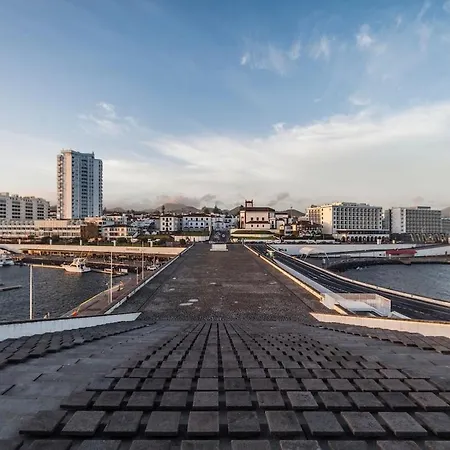 Konukevi Calheta Downtown 3*